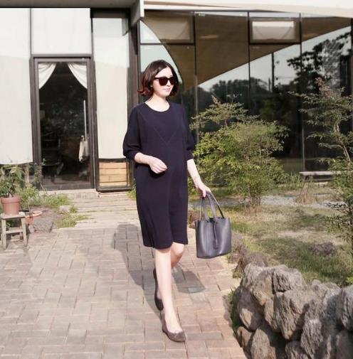 圆领连衣裙内搭外穿都时髦：优雅连衣裙推荐（图）