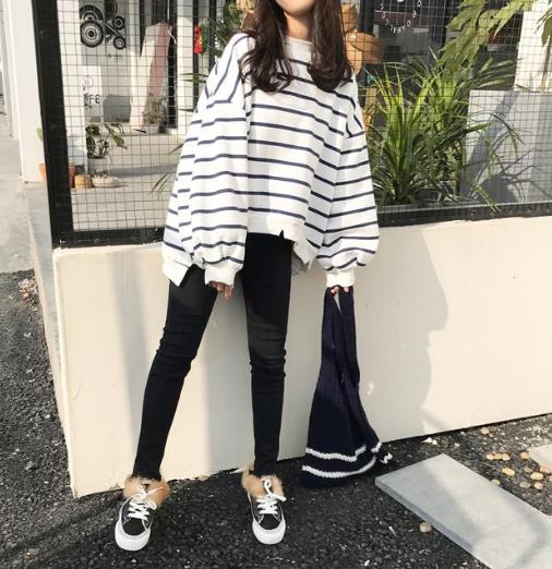 秋装卫衣上新:刺绣连帽卫衣怎么搭配时尚帅气(图) 秋装卫衣上新:刺绣连帽卫衣怎么搭配时尚帅气(图)