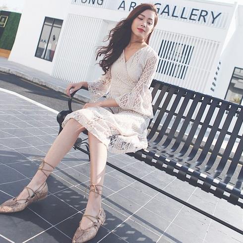 阔腿裤搭配荷叶袖雪纺衫：打造时髦百搭轻熟风