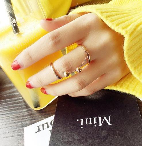 简约又时髦的戒指单品：高贵珍珠流苏钛钢戒指（图）