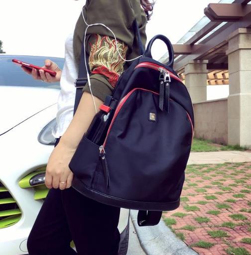 游玩必备牛津布铆钉双肩包:百搭个性又潮流(图) 游玩必备牛津布铆钉双肩包:百搭个性又潮流(图)