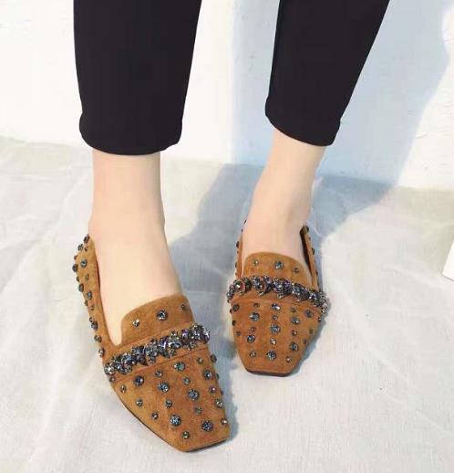 有腔调的方头平底鞋：6款平底鞋提升时尚品味（图）