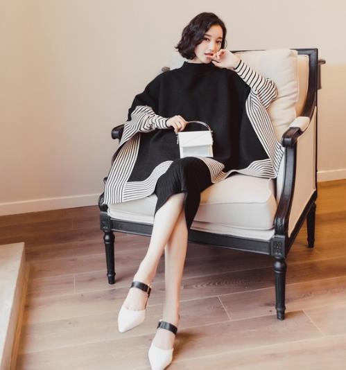 手提包搭配条纹蝙蝠衫两件套：秋款必备两件套（图）