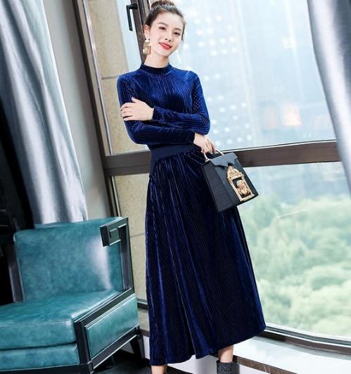 手提包搭配条纹蝙蝠衫两件套：秋款必备两件套（图）