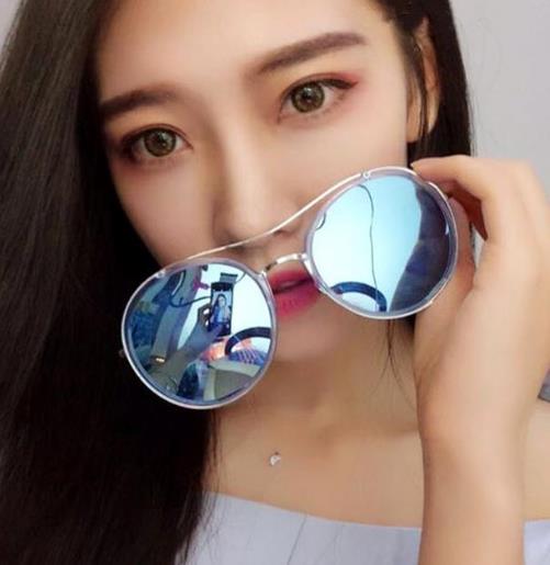 李小璐同款彩色透明太阳镜:简约又不失典雅(图) 李小璐同款彩色透明太阳镜:简约又不失典雅(图)