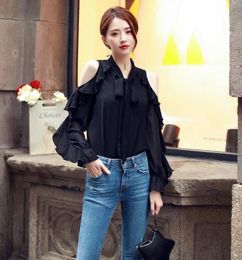 秋冬款基础款毛衣:金银丝喇叭袖毛衣十分时髦(图) 秋冬款基础款毛衣:金银丝喇叭袖毛衣十分时髦(图)