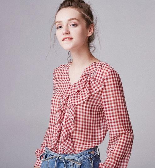 秋冬款基础款毛衣：金银丝喇叭袖毛衣十分时髦（图）