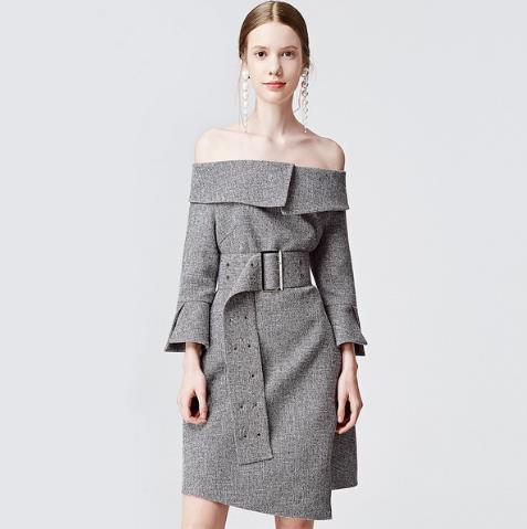 秋款一字领收腰开叉连衣裙搭配:时尚优雅范(图) 秋款一字领收腰开叉连衣裙搭配:时尚优雅范(图)