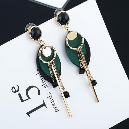 出街懂得带副精致耳环:气质长款流苏耳环分享(图) 出街懂得带副精致耳环:气质长款流苏耳环分享(图)