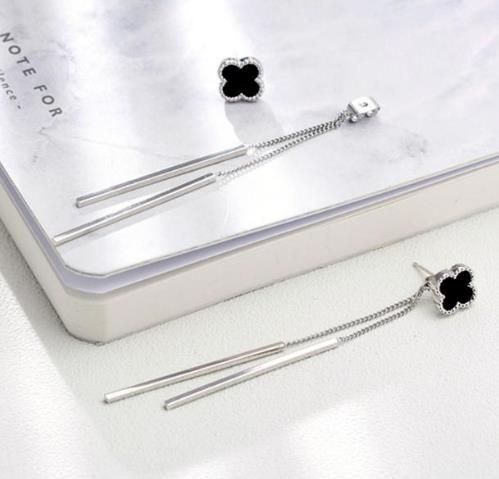 出街懂得带副精致耳环:气质长款流苏耳环分享(图) 出街懂得带副精致耳环:气质长款流苏耳环分享(图)