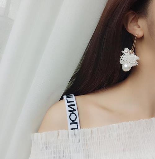 出街懂得带副精致耳环：气质长款流苏耳环分享（图）