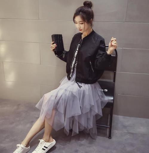 潮流又时尚就选短款夹克棒球服:减龄又显瘦(图) 潮流又时尚就选短款夹克棒球服:减龄又显瘦(图)