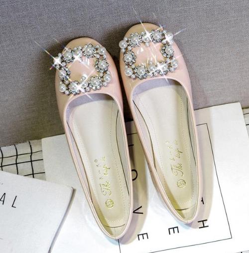 6款时尚百搭单鞋推荐：秋季平底粗跟单鞋搭配（图）