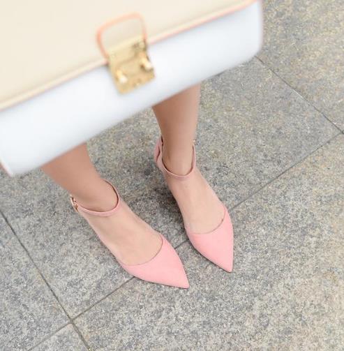 6款时尚百搭单鞋推荐：秋季平底粗跟单鞋搭配（图）