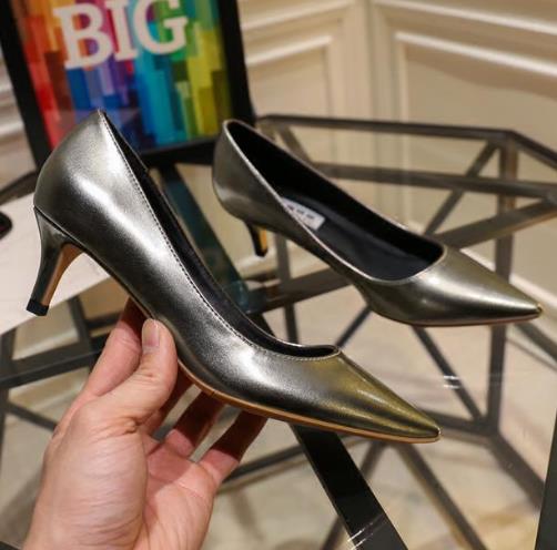 6款时尚百搭单鞋推荐：秋季平底粗跟单鞋搭配（图）