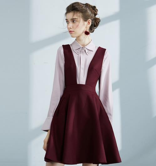 手拿包搭配格子包臀裙两件套:彰显秋日时尚气质 手拿包搭配格子包臀裙两件套:彰显秋日时尚气质