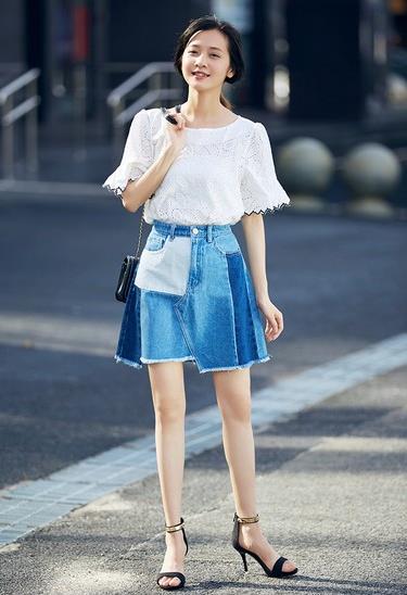 白T搭配荷叶边牛仔背带裙:6款背带裙减龄分享 白T搭配荷叶边牛仔背带裙:6款背带裙减龄分享