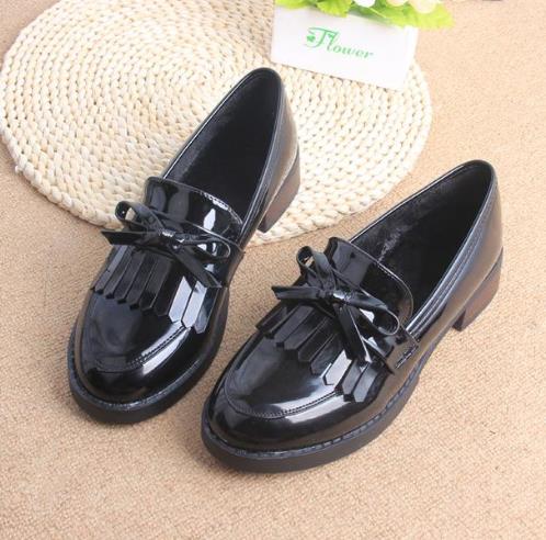 英伦风小皮鞋舒适又减龄:轻松搭出复古风范(图) 英伦风小皮鞋舒适又减龄:轻松搭出复古风范(图)