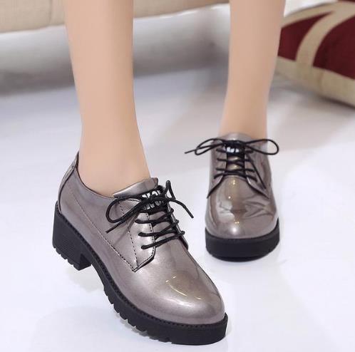 英伦风小皮鞋舒适又减龄:轻松搭出复古风范(图) 英伦风小皮鞋舒适又减龄:轻松搭出复古风范(图)