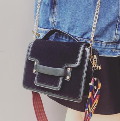 杨幂机场同款红色斜挎小包包：个性时髦洋气（图）