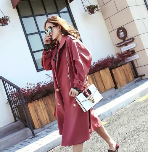 入秋必备单品风衣：新款双排扣系带风衣搭配（图）