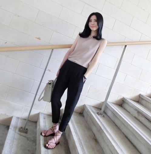 韩版显瘦两件套装：时尚套装打造轻熟文艺范（图）