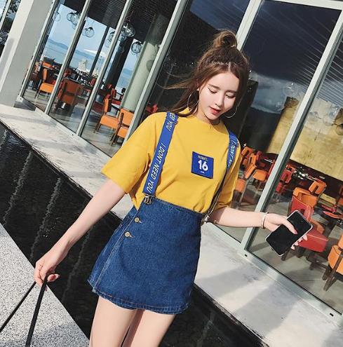 半身裙搭配闪闪亮丝短袖T恤：简单不单调（图）