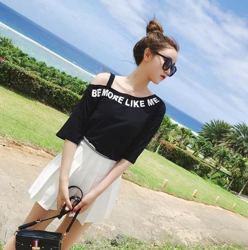 半身裙搭配闪闪亮丝短袖T恤：简单不单调（图）