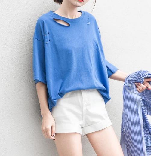 半身裙搭配闪闪亮丝短袖T恤：简单不单调（图）