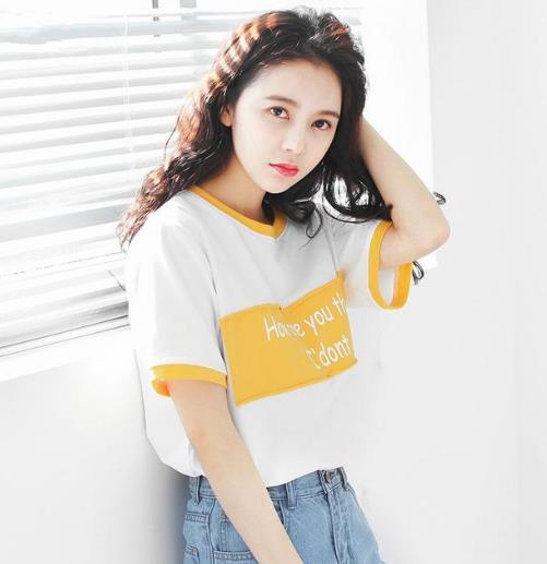 半身裙搭配闪闪亮丝短袖T恤：简单不单调（图）