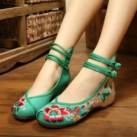 坡跟松糕水钻珍珠鞋搭配:5种时尚气质凉鞋分享 坡跟松糕水钻珍珠鞋搭配:5种时尚气质凉鞋分享