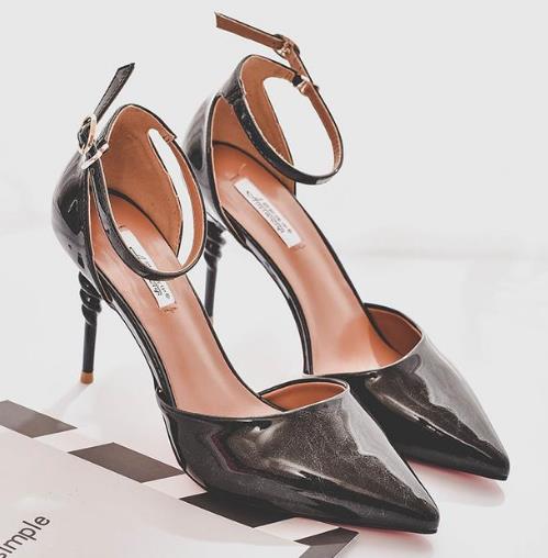 秋季怎能少了高跟鞋：浅口细跟高跟鞋搭配（图）