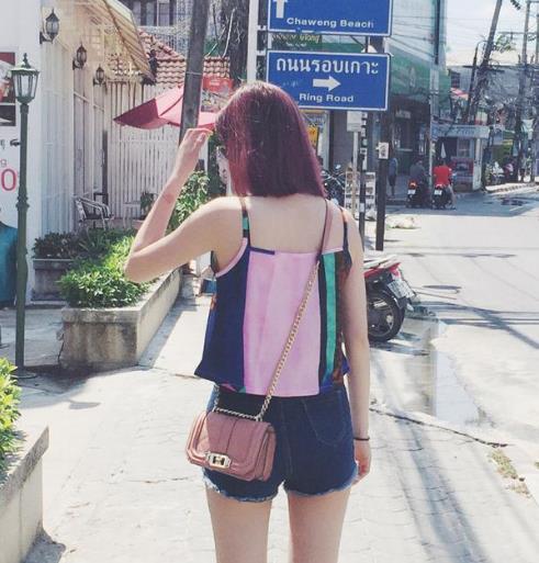 今年流行的新款女简约迷你手提包：帅气温婉（图）