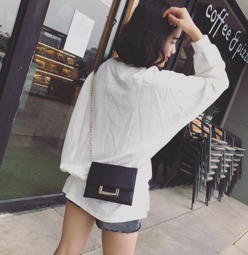 今年流行的新款女简约迷你手提包：帅气温婉（图）