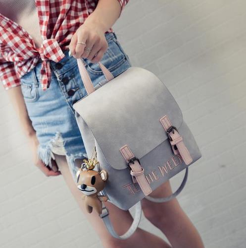 漆皮锁扣小方包搭：6款小方包打造名媛淑女风（图）