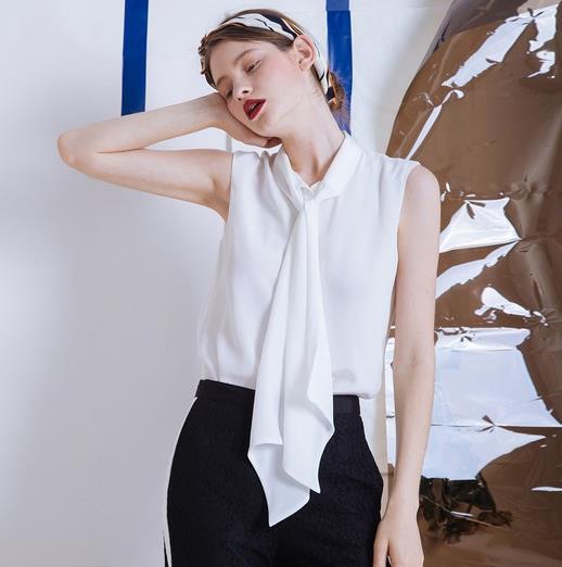 系带荷叶边雪纺衫搭配短裤:6种搭出时尚复古风 系带荷叶边雪纺衫搭配短裤:6种搭出时尚复古风
