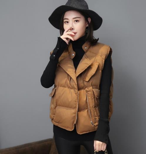 翻领侧拉链棉马甲搭配:6款马甲时尚又保暖(图) 翻领侧拉链棉马甲搭配:6款马甲时尚又保暖(图)