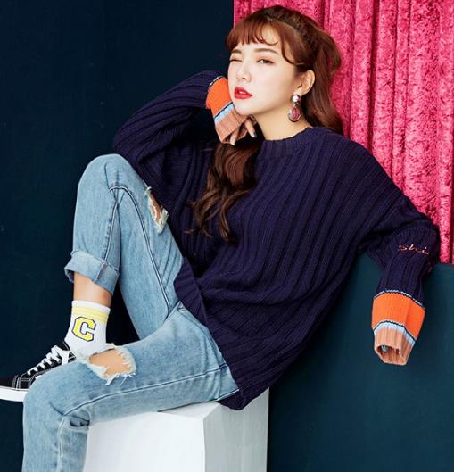 小脚裤搭配半高领纯色针织衫：打造百变风格（图）