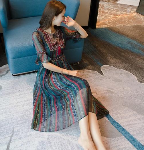 百变翻领条纹长袖衬衫更耐看：新款衬衫搭配（图）