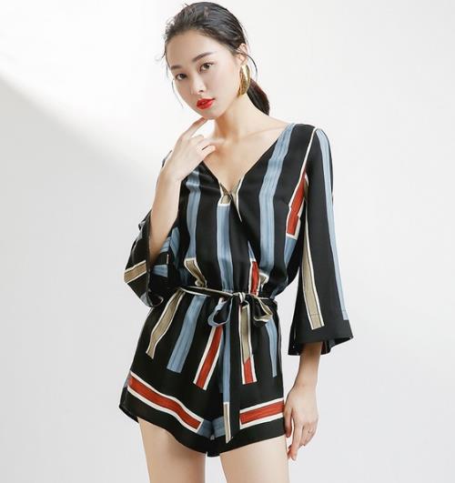 百变翻领条纹长袖衬衫更耐看：新款衬衫搭配（图）