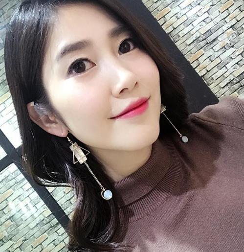 长款百搭流苏耳饰的多种搭配：气质简约耳饰分享