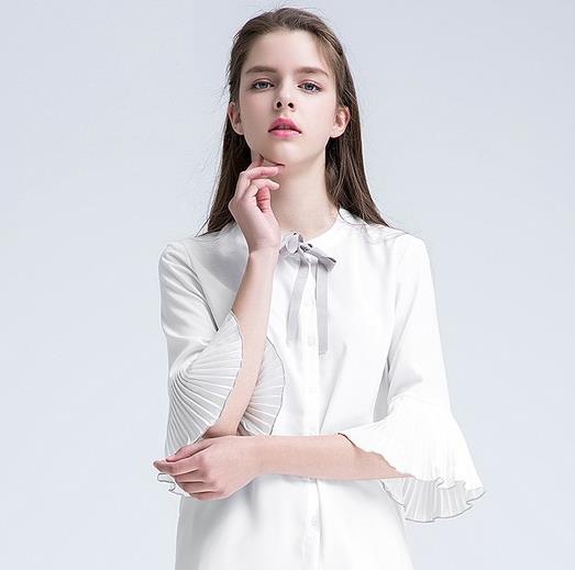 斜挎包搭配刺绣连衣裙:浪漫中国风连衣裙(图) 斜挎包搭配刺绣连衣裙:浪漫中国风连衣裙(图)