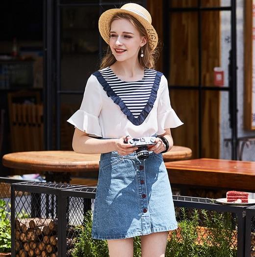 斜挎包搭配刺绣连衣裙:浪漫中国风连衣裙(图) 斜挎包搭配刺绣连衣裙:浪漫中国风连衣裙(图)