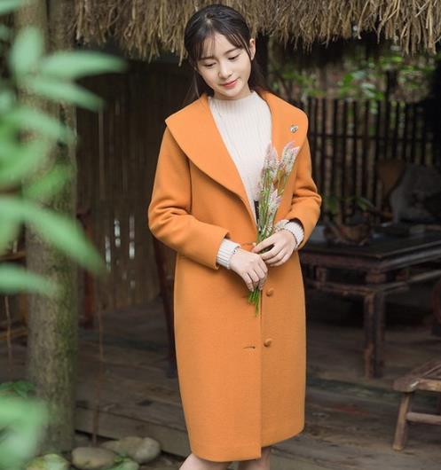 格子翻领呢大衣搭配阔腿裤:彰显时尚文艺气场(图) 格子翻领呢大衣搭配阔腿裤:彰显时尚文艺气场(图)