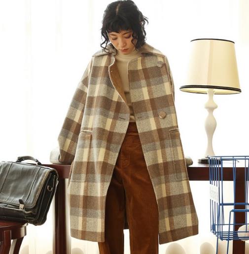 格子翻领呢大衣搭配阔腿裤:彰显时尚文艺气场(图) 格子翻领呢大衣搭配阔腿裤:彰显时尚文艺气场(图)