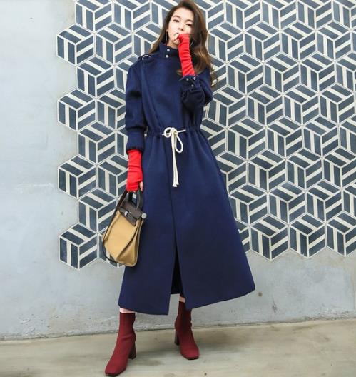 格子翻领呢大衣搭配阔腿裤：彰显时尚文艺气场（图）