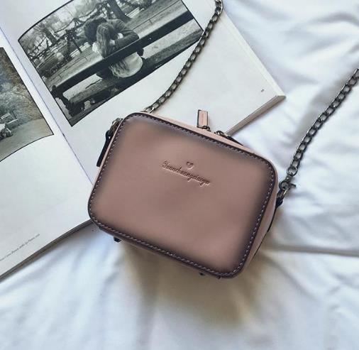 这几款百搭多变的链条小方包：随心所欲做女神（图）