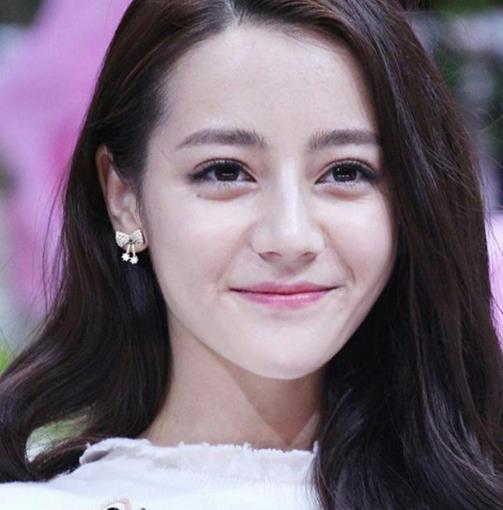 迪丽热巴同款简约蝴蝶结纯银耳钉:百搭显气质(图) 迪丽热巴同款简约蝴蝶结纯银耳钉:百搭显气质(图)