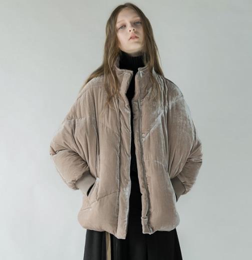 宽松短款丝绒羽绒服搭配:6款羽绒服打造青春活力 宽松短款丝绒羽绒服搭配:6款羽绒服打造青春活力