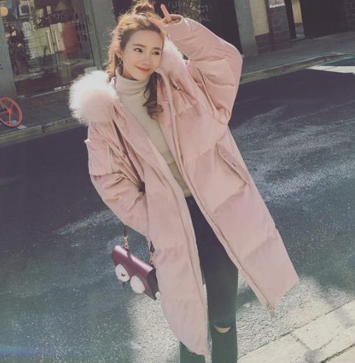 宽松短款丝绒羽绒服搭配：6款羽绒服打造青春活力